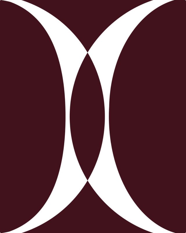MEDOV-Wortmarke im Ausschnitt: D und O teilen sich eine Linie, Weiß auf Burgund